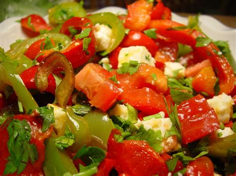 SALADE TIÈDE DE POIVRONS À LA FETA