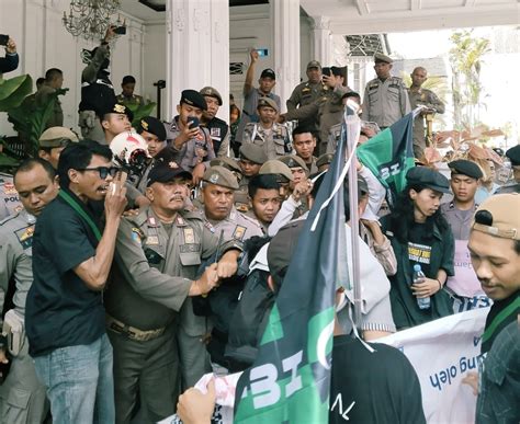 Aksi Unjuk Rasa Mahasiswa Hmi Mpo Cabang Kota Bogor Dugaan Korupsi