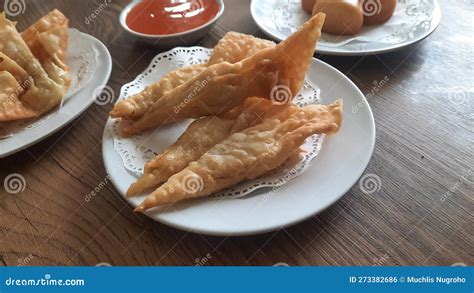 Pangsit, Pangsit Goreng, Delicious Pangsit Ayam Goreng (Chicken Fried Dumpling) Stock Photo ...