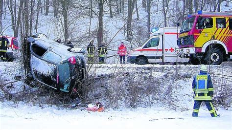 Auto Berschl Gt Sich Fahrer Verletzt