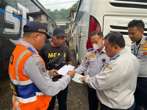 Kemenhub Imbau Masyarakat Cek Kelaikan Bus Melalui Aplikasi Mitradarat