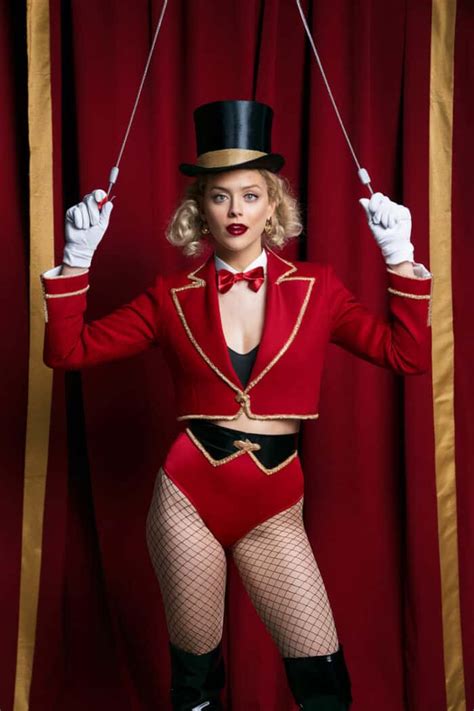 15 Burlesque Outfit Ideas That'll Make You Feel Like a Total Bombshell ...