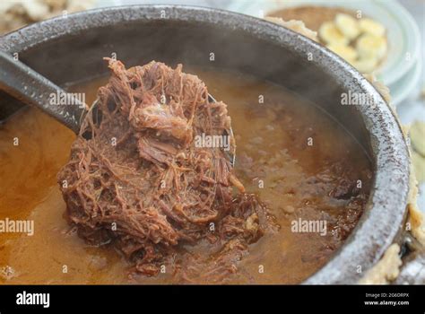 Concha Con El Llamado Barreado Un Plato T Pico De Paran Brasil