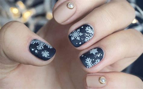 33 Snowflake Christmas Nail Designs Fashionre