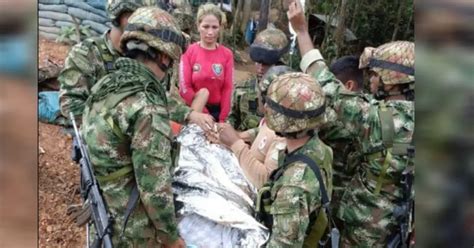 Mina Antipersona Concejal Cay En Un Campo Minado Cuando Intentaba