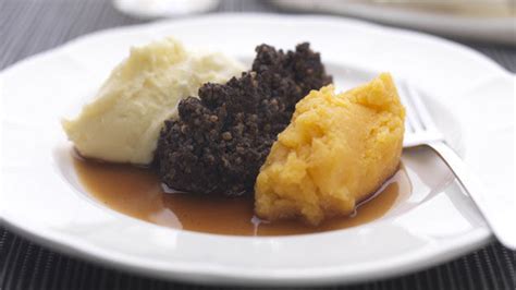 Haggis Whisky And Ceilidh Celebrate Burns Night In London Londonist