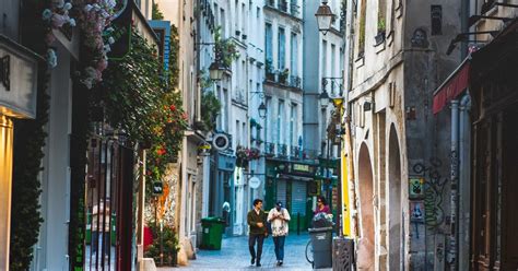 Paris Visite Guidée à Pied Des Quartiers Emblématiques Getyourguide