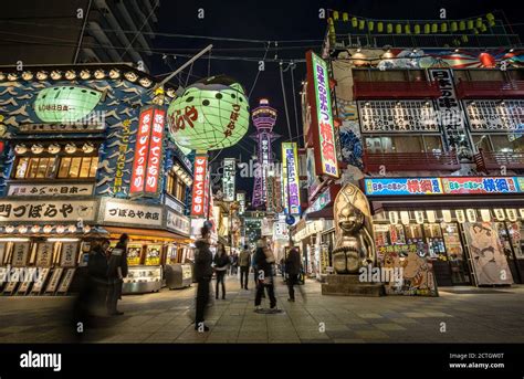 Vue Nocturne Du Quartier Shinsekai D Osaka Japon Un Vieux Quartier Du