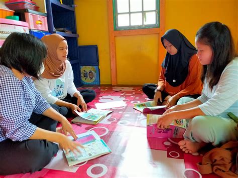 Nakes Puskesmas Hulu Gurung Berikan Pelayanan Kesehatan Di Posyandu