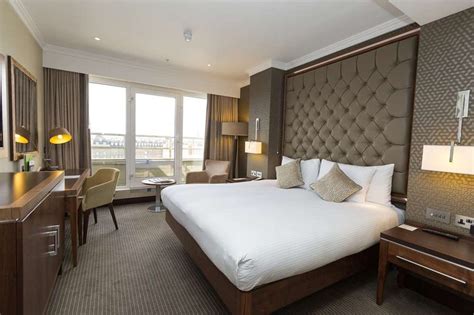 DOUBLETREE BY HILTON HOTEL LONDON - VICTORIA - 82 Photos & 42 Reviews ...