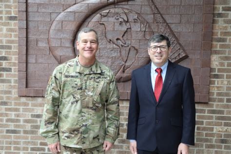 Usspacecom Commander Visits Nro News Article