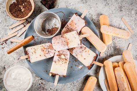 Helado de helado de paletas de tiramisú Foto Premium