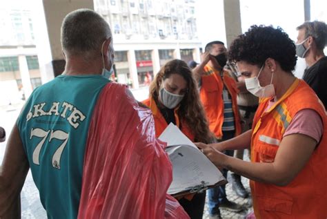 Equipes da Prefeitura de Niterói fazem abordagem população