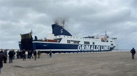 Stuprata Sul Traghetto Nave Palermo Cagliari Bloccata In Sicilia