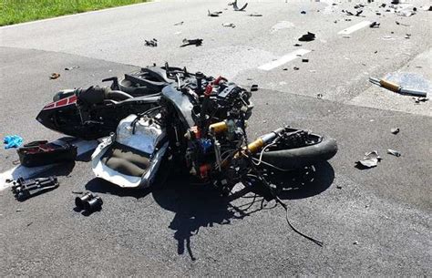 Spaventoso Incidente Nel Torinese Moto Contro Furgone Muore Il