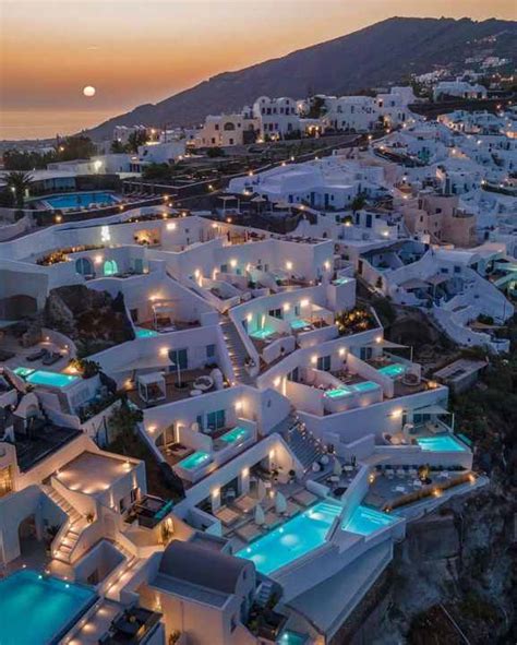 Experience the Luxury of Staying at Saint Hotel, Santorini - Wisata Diary