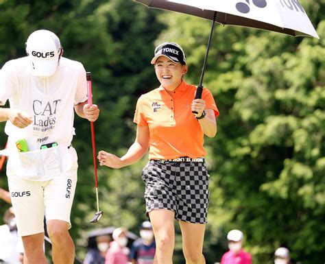 岩井千怜が史上3人目の初優勝から2週連続vに王手 ベストスコア66で通算11アンダー 国内女子ゴルフ写真ニュース 日刊スポーツ