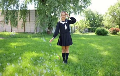 Обои girl model blonde shoes suit knee socks на телефон и рабочий стол раздел девушки