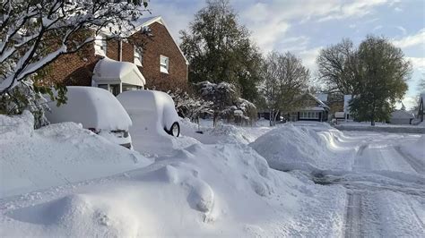 Heavy Snowfall Paralyzes Parts Of New York In Photos