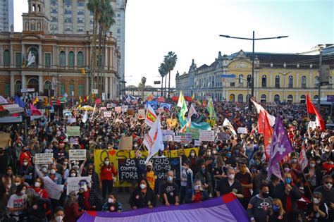 Manifestantes Fazem Ato Contra Bolsonaro Em Porto Alegre E 26 Capitais