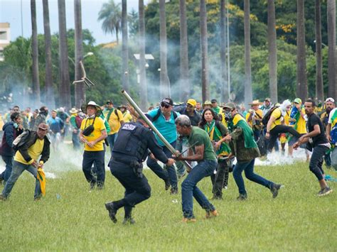 Nach Krawallen in Brasilien Regierung entlässt viele Polizeichefs