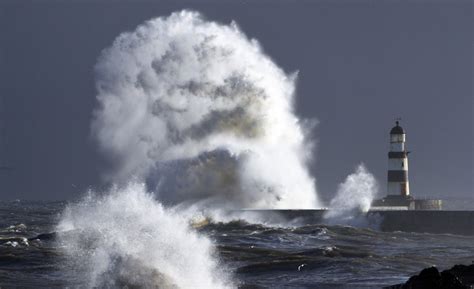 UK weather: Britain to be hit by 60mph Arctic winds | Metro News