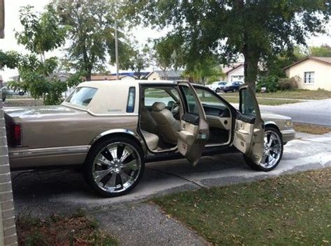 Sell Used 1996 Lincoln Town Car Executive Sedan 4 Door 46l On 26 Rims