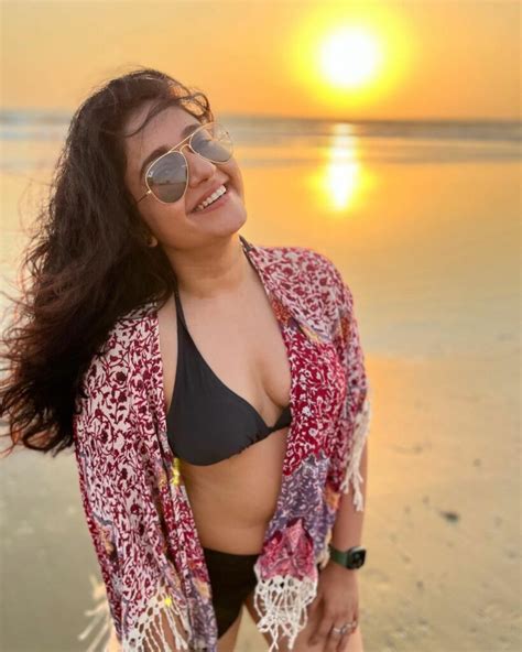 Pic Talk Poonam Bajwa Black Bikini Show Hot Sex Picture