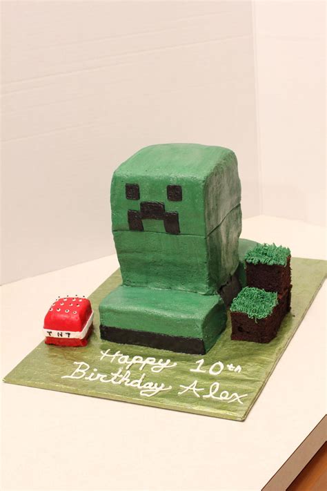 Minecraft Creeper Birthday Cake