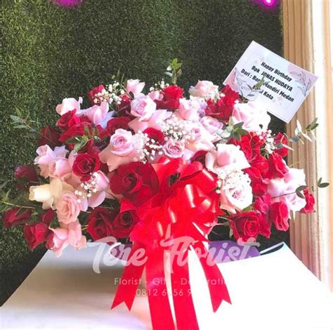 bunga meja ulang  mawar segar tere florist