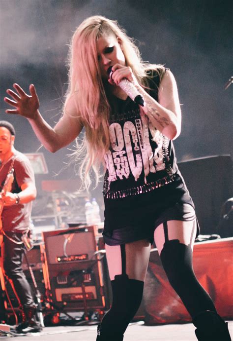 25 Favorite Avril Lavigne Songs | Spinditty