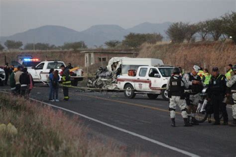 Accidente En Romita Choque Entre Camioneta De Personal Y Cami N De