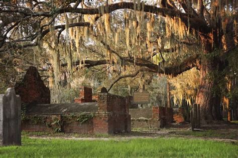 Is Colonial Park Cemetery the Best Place to See a Ghost in Savannah ...