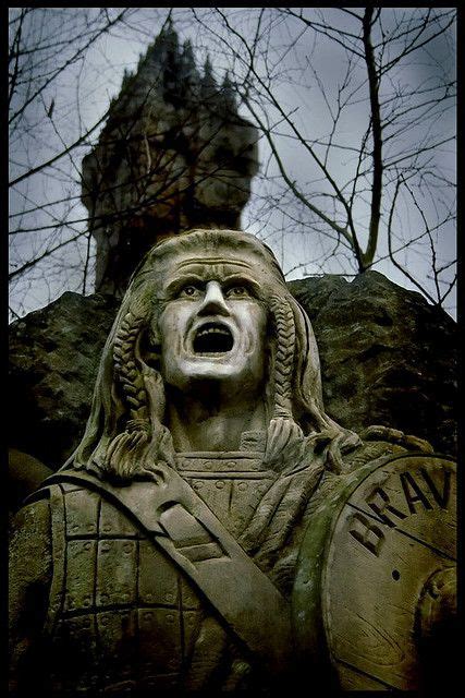 Statue of William Wallace Hero of Scotland BRAVEHEART Scotland History ...