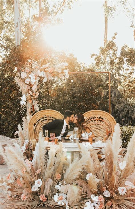 30 Dramatic Pampas Grass Wedding Ideas That Are New And Unique EWI