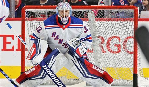 New York Rangers agree to terms with goalie Jonathan Quick on a 1-year contract extension ...