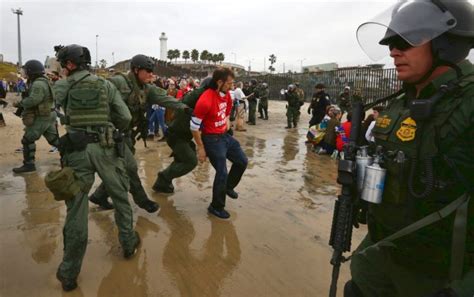 Border Patrol arrests dozens on San Diego beach