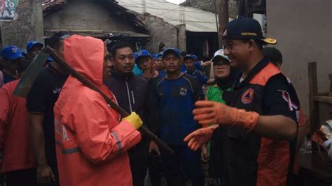 Foto Cegah Banjir, Anies Baswedan Data Tanggul-tanggul Retak di Jakarta