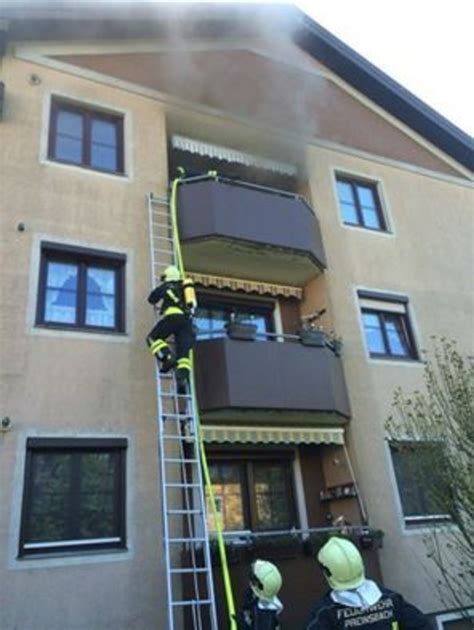 Brand In Amstetten Feuerwehr Rettet Mutter Und Kind Vom Balkon Amstetten