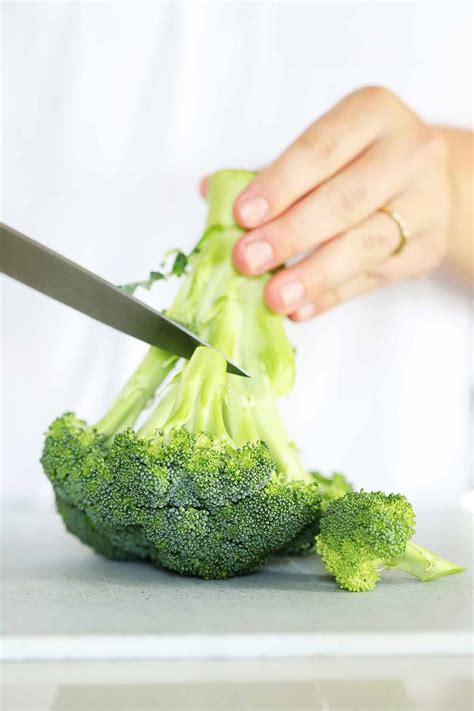 How To Cut Broccoli Into Florets And Cauliflower Too Bowl Of