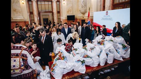 Fondacija Mozzart podelila novogodišnje paketiće deci sa retkim