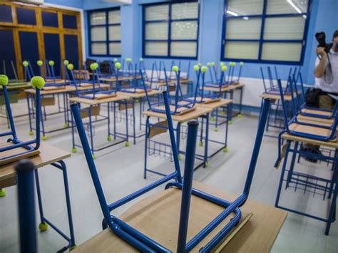 Cantabria Cierra Una Veintena De Aulas Y Los Alumnos En Cuarentena Se