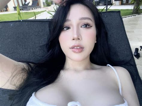 Yogurt lại gây sốt không hổ danh hot girl nóng bỏng làng streamer