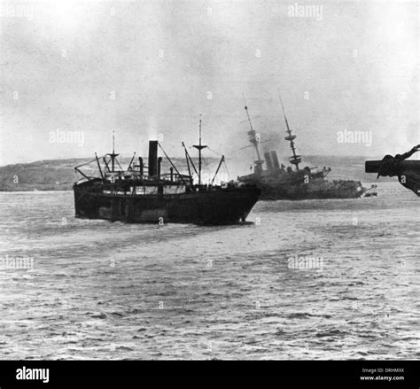 HMS Majestic, British battleship, sinking, WW1 Stock Photo: 66157810 ...