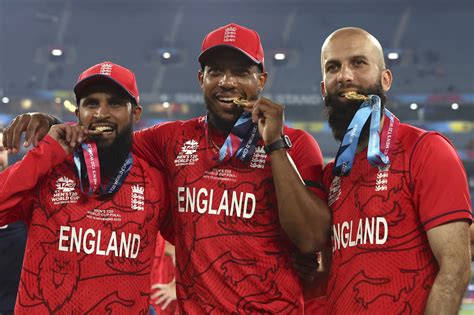 Adil Rashid Chris Jordan And Moeen Ali Pose With Their Medals