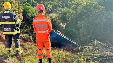 Acidente ônibus da Viação Itaúna deixa feridos na BR 262