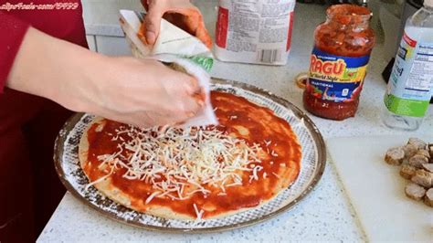 Custom Annette S WET And MESSY Pizza CRUSH Part 2 MOV Amateur Soles Giantess And