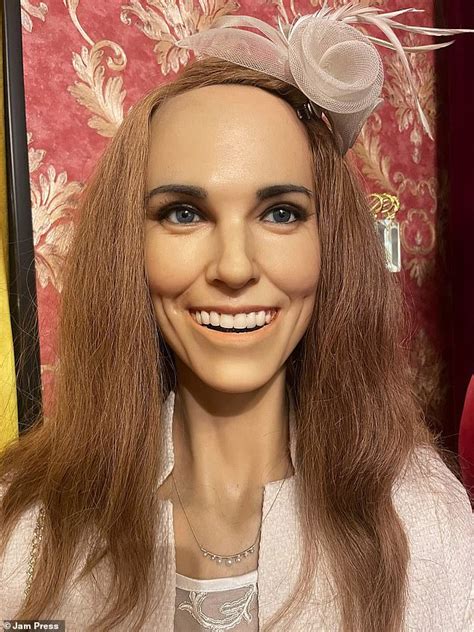 Polish Waxwork Museum Mocked Over Models Of Prince William And Kate Middleton Daily Mail Online