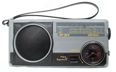 Радиоприёмник с таймером и часами ''Сигнал РП-204''.