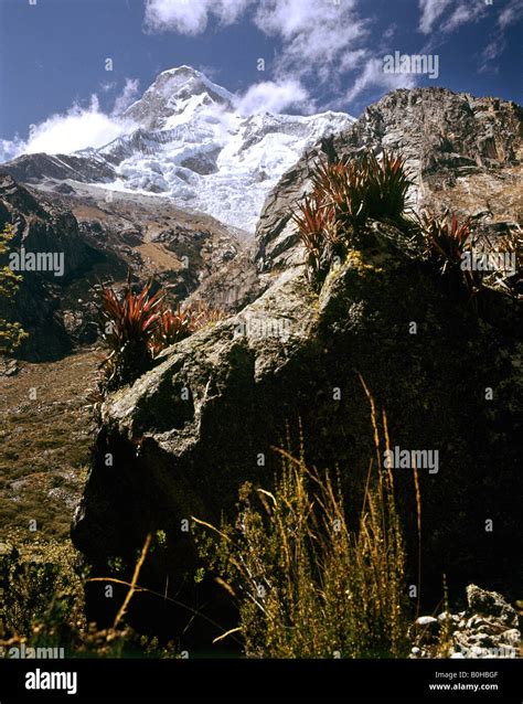 Huascaran summit hi-res stock photography and images - Alamy